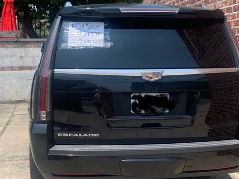 Used 2015 Cadillac Escalade ESV Luxury AWD/4WD image 2