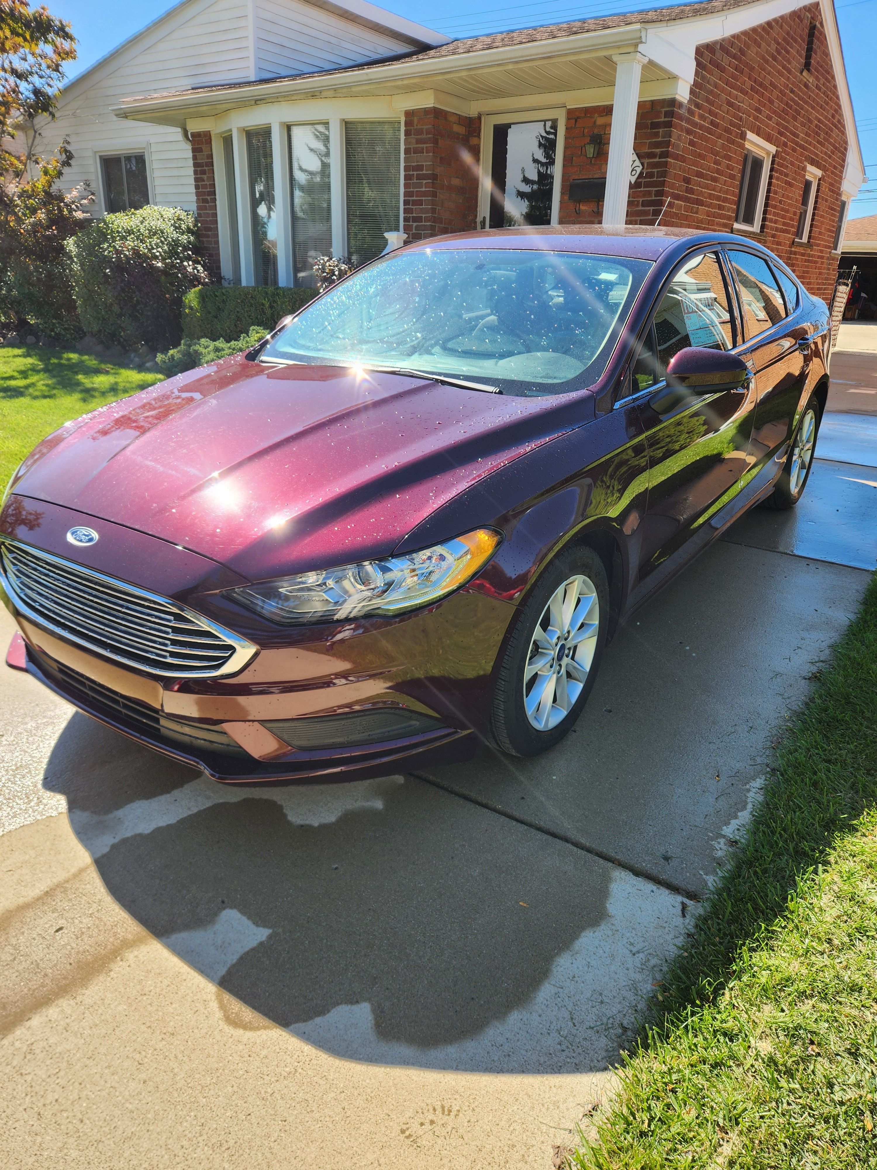 Used 2017 Ford Fusion SE w/ Fusion SE Technology Package FWD image 1