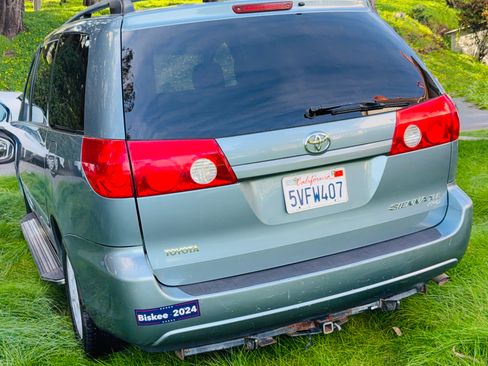 Used 2006 Toyota Sienna XLE image 6