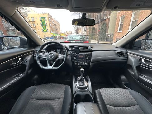 Used 2017 Nissan Rogue SV w/ Midnight Edition Package image 16