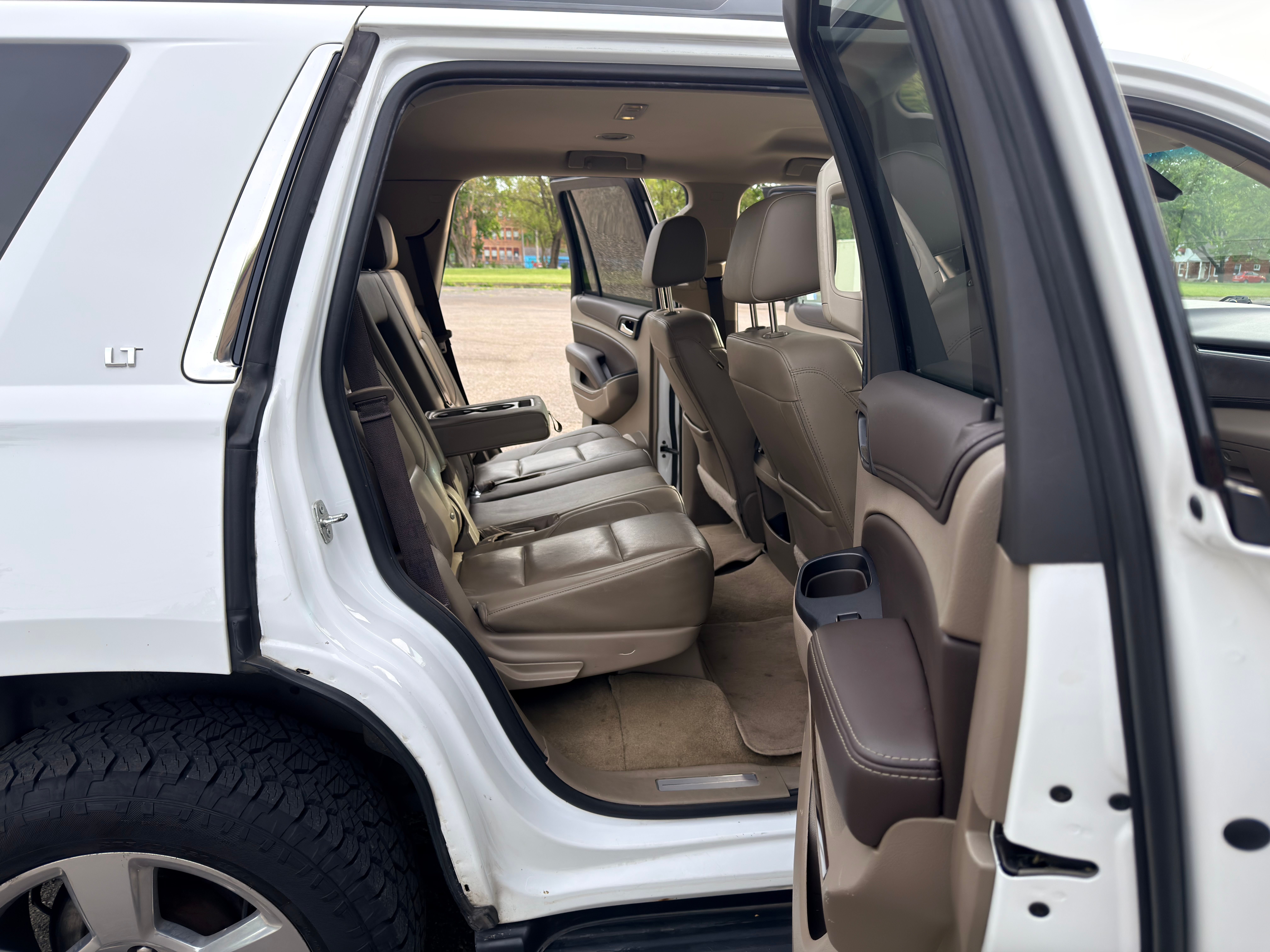 Used 2019 Chevrolet Tahoe LT w/ Luxury Package AWD/4WD image 14