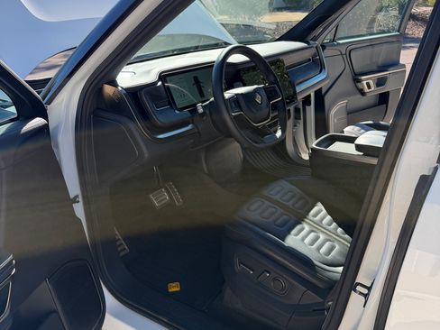 Used 2024 Rivian R1S Adventure image 9