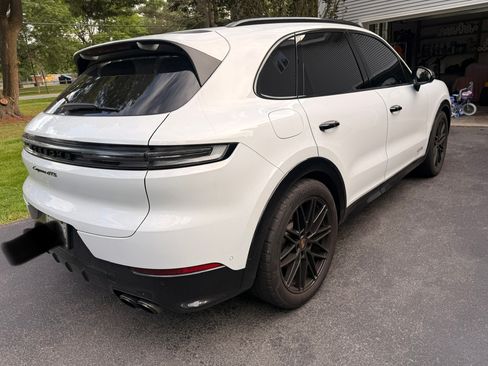 Used 2025 Porsche Cayenne GTS AWD/4WD image 8