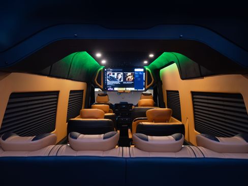 Used 2025 Mercedes-Benz Sprinter 2500 image 2