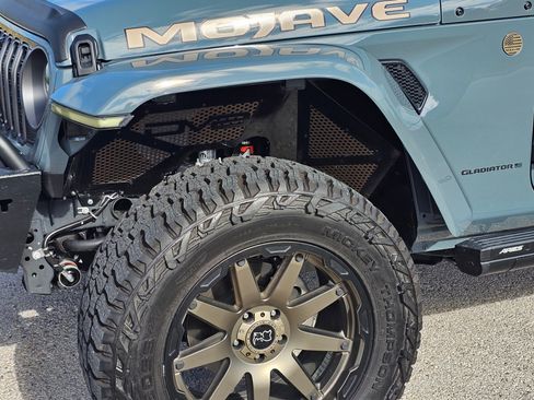 Used 2025 Jeep Gladiator Mojave image 5