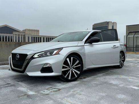 Used 2020 Nissan Altima 2.5 SR image 2