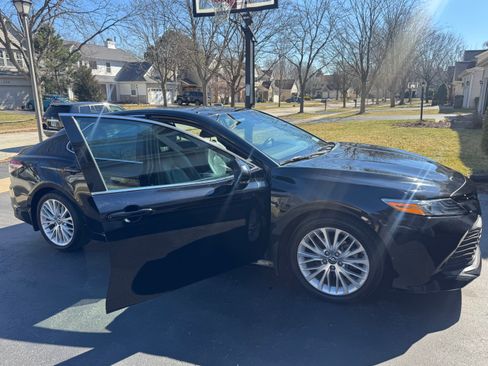 Used 2020 Toyota Camry XLE image 8