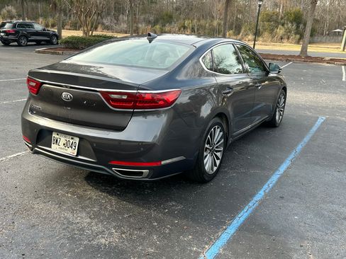 Used 2017 Kia Cadenza Premium w/ Luxury Package image 8
