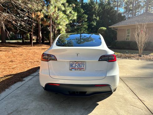 Used 2020 Tesla Model Y Long Range image 2
