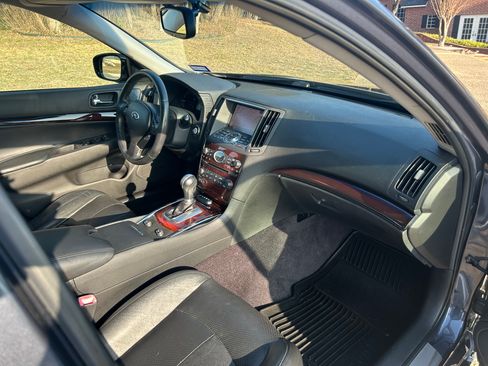 Used 2013 INFINITI G37 Journey w/ Premium Pkg image 17