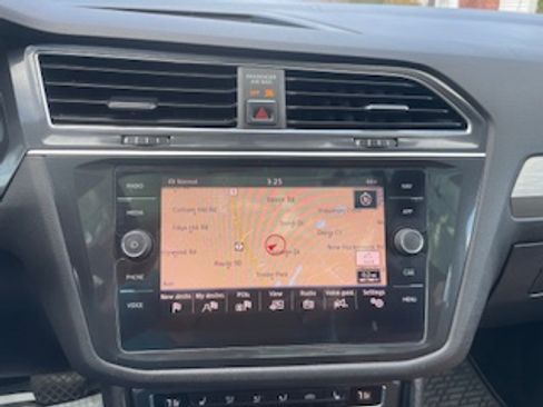 Used 2018 Volkswagen Tiguan SEL image 8