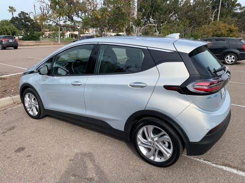 Used 2022 Chevrolet Bolt LT image 6