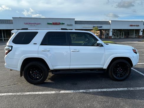 Used 2021 Toyota 4Runner SR5 RWD image 4