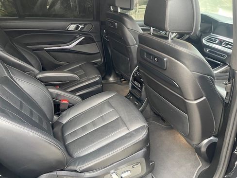Used 2022 BMW X7 xDrive40i w/ M Sport Package image 13