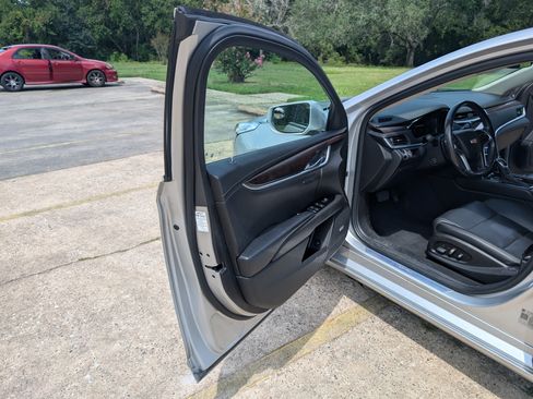 Used 2019 Cadillac XTS Luxury image 11