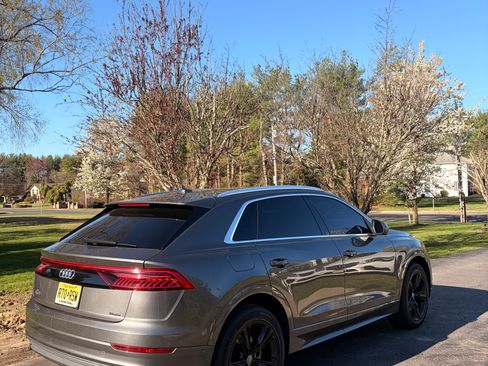 Used 2019 Audi Q8 Premium Plus w/ Premium Plus image 2