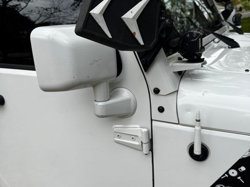 Used 2015 Jeep Wrangler Unlimited Sahara w/ Connectivity Group image 26