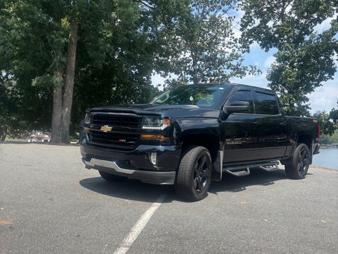 Used 2017 Chevrolet Silverado 1500 LT w/ All Star Edition AWD/4WD image 2