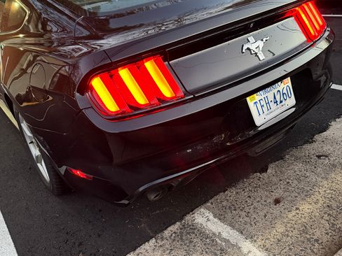 Used 2017 Ford Mustang Coupe image 10