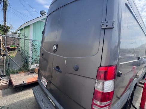 Used 2007 Dodge Sprinter 2500 w/ Comfort Seating Group image 16