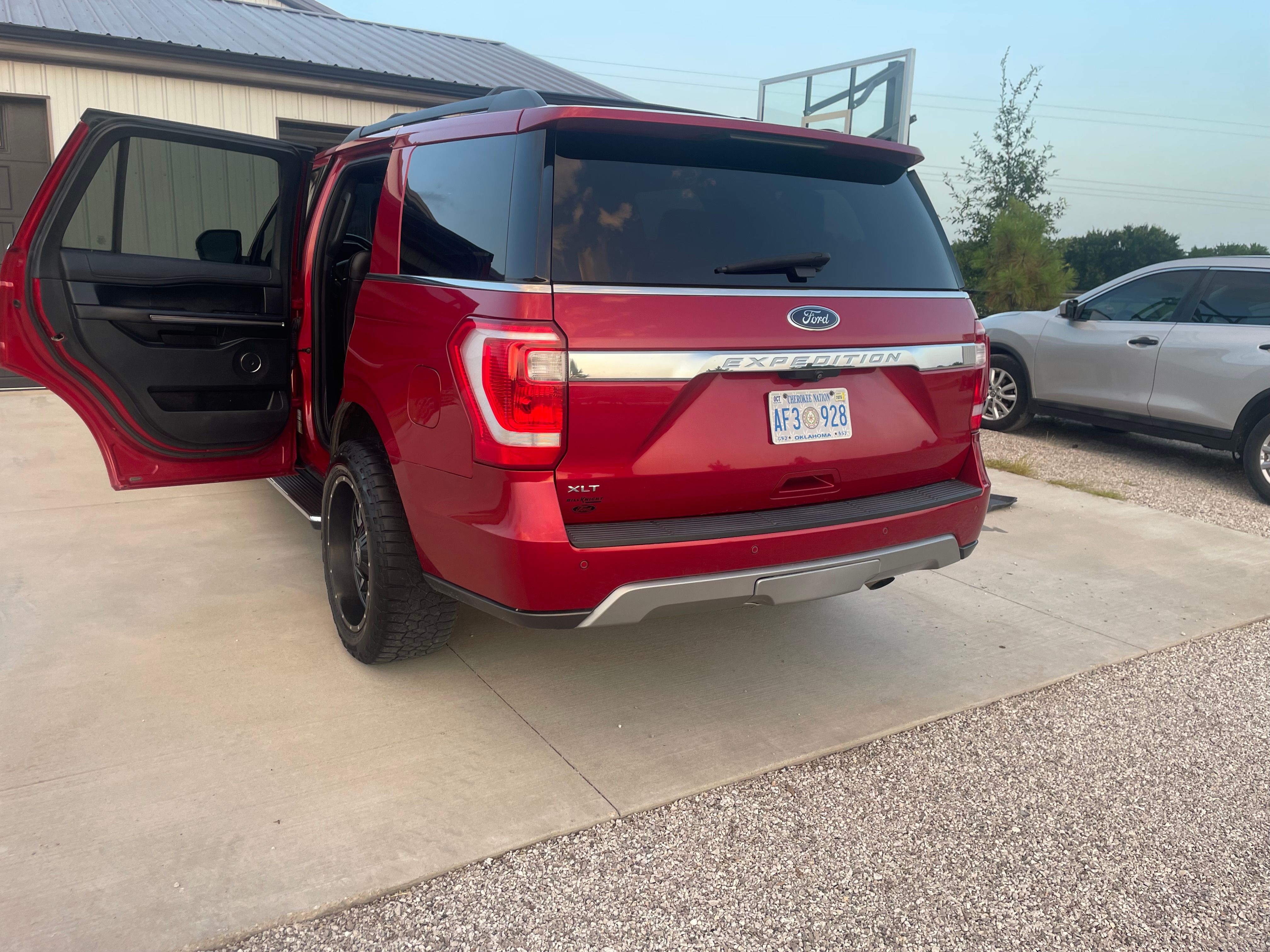 Used 2021 Ford Expedition XLT AWD/4WD image 5