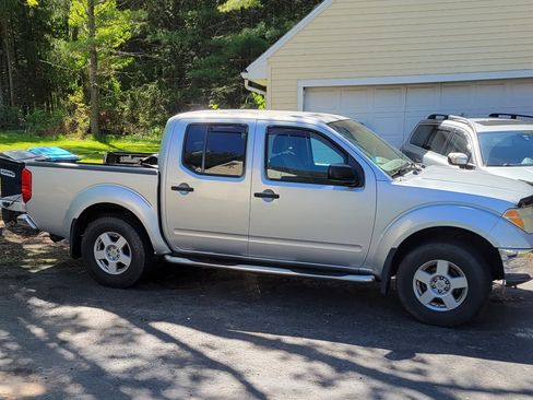 Used 2005 Nissan Frontier SE AWD/4WD image 11