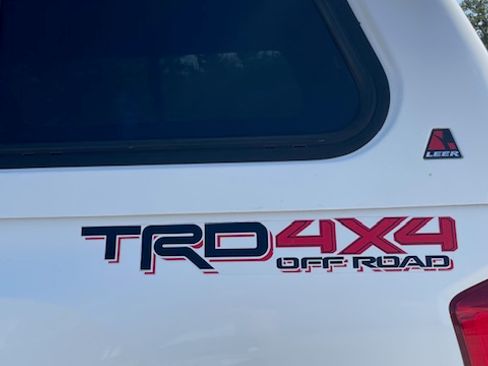 Used 2017 Toyota Tacoma TRD Off-Road AWD/4WD image 5