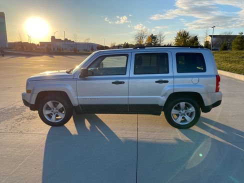 Used 2012 Jeep Patriot Sport w/ Tire & Wheel Group image 9