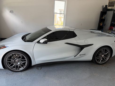 Used 2023 Chevrolet Corvette Z06 RWD image 6