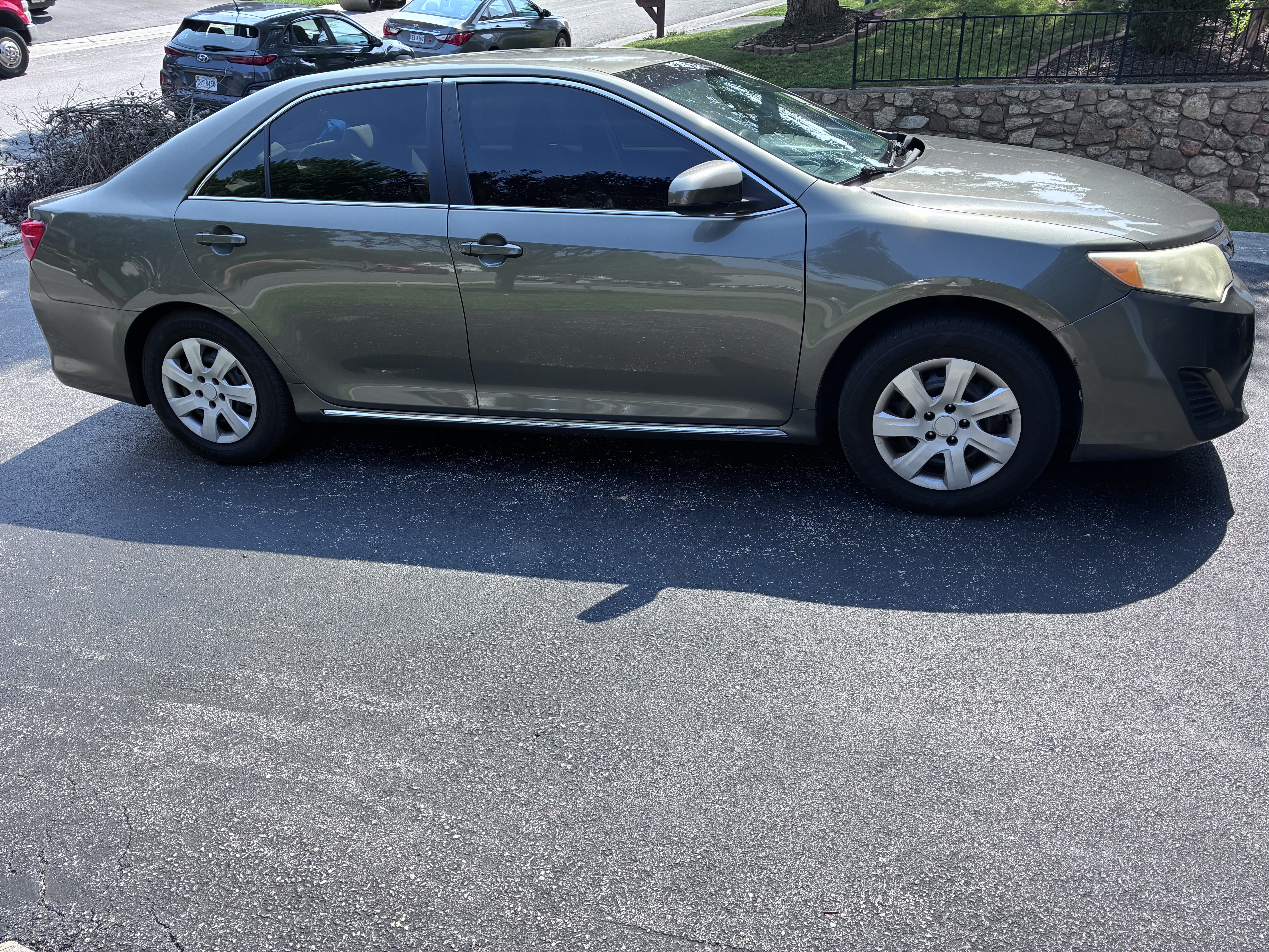 Used 2012 Toyota Camry LE FWD image 2