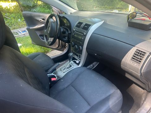 Used 2010 Toyota Corolla LE FWD image 11