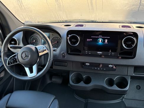 Used 2024 Mercedes-Benz Sprinter 2500 image 21