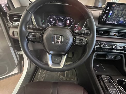Used 2025 Honda Pilot Elite image 23