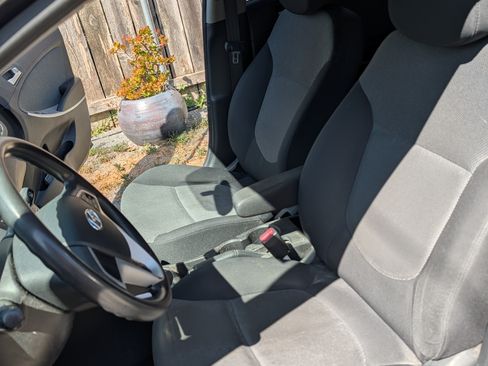 Used 2013 Hyundai Accent GS image 6