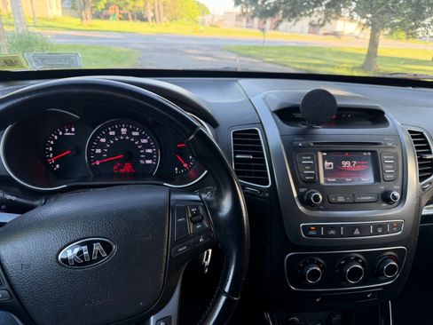 Used 2014 Kia Sorento LX FWD image 2