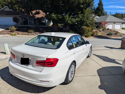 Used 2018 BMW 320i Sedan image 2