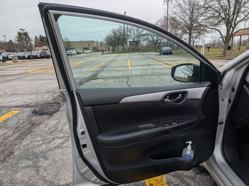 Used 2019 Nissan Sentra S image 9