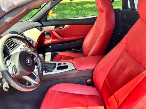 Used 2011 BMW Z4 sDrive30i image 8