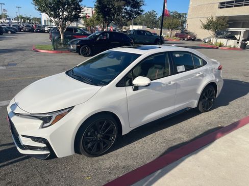 Used 2024 Toyota Corolla SE image 1