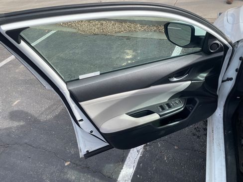 Used 2019 Honda Insight EX image 9