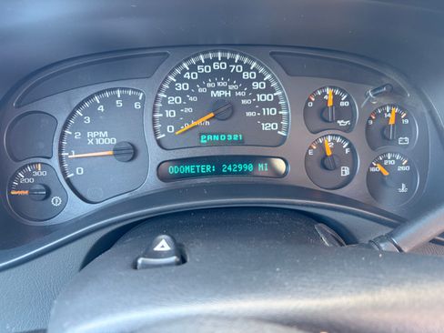 Used 2003 Chevrolet Silverado 2500 LS AWD/4WD image 8