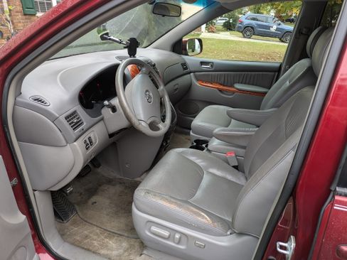 Used 2007 Toyota Sienna XLE image 13