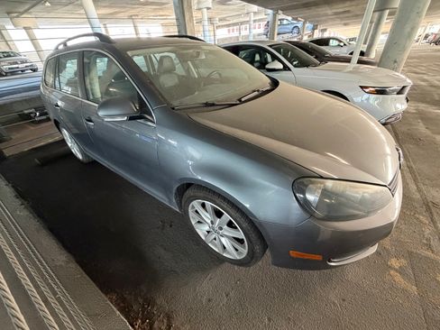 Used 2011 Volkswagen Jetta TDI FWD image 2