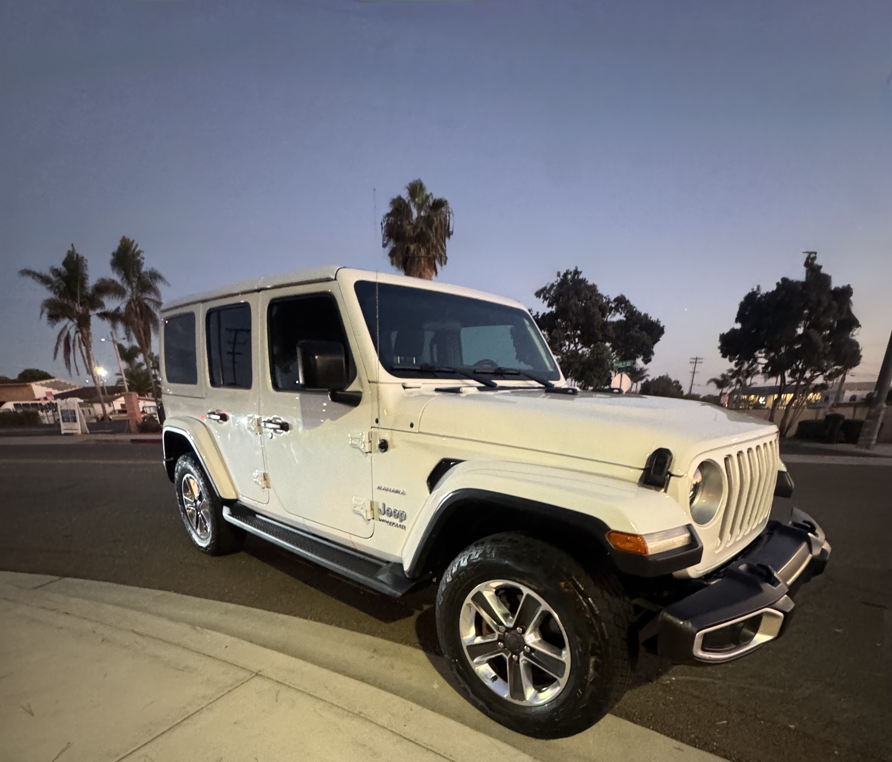 Used 2021 Jeep Wrangler Unlimited Sahara w/ LED Lighting Group AWD/4WD image 4