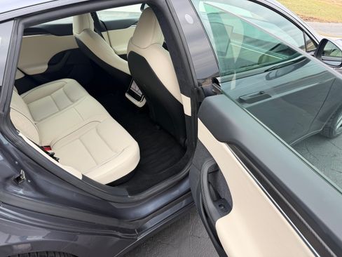 Used 2021 Tesla Model S Plaid image 12