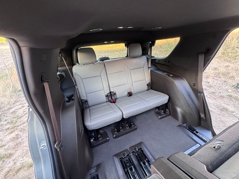 Used 2022 Chevrolet Tahoe Z71 w/ Z71 Off-Road Package image 25