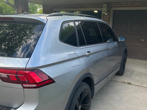 Used 2023 Volkswagen Tiguan SE R-Line image 1