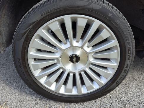 Used 2015 Lincoln Navigator L 4WD w/ Equipment Group 101A Reserve image 16