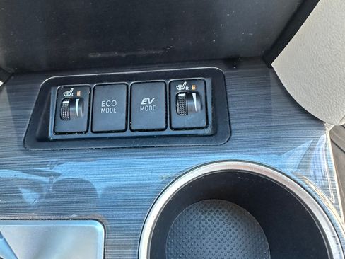 Used 2013 Toyota Camry XLE w/ Leather Pkg image 19