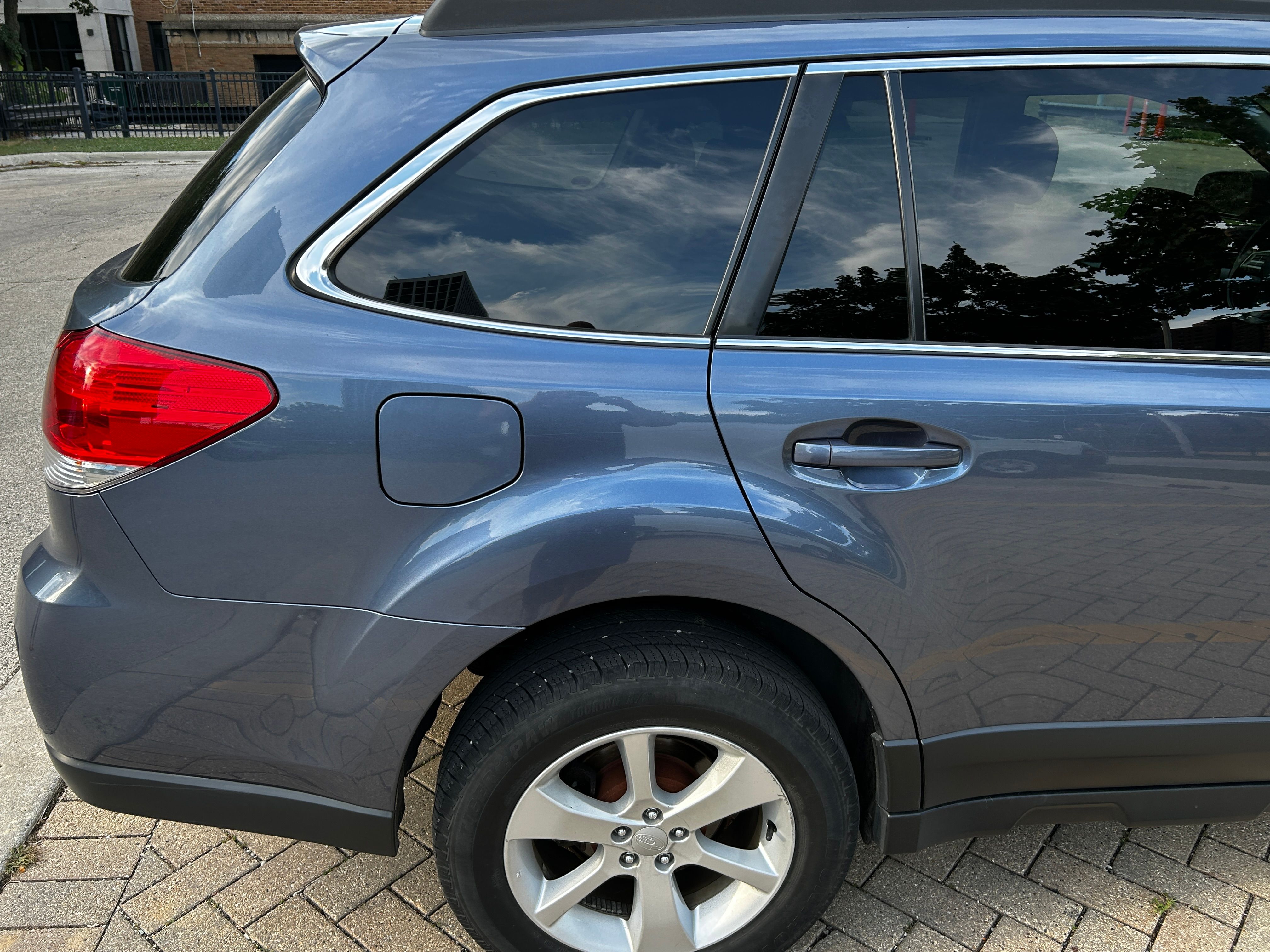 Used 2013 Subaru Outback 2.5i Premium w/ All-Weather Pkg AWD/4WD image 11